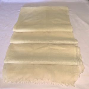 🧣LIKE NEW scarf - cream & silver🧣